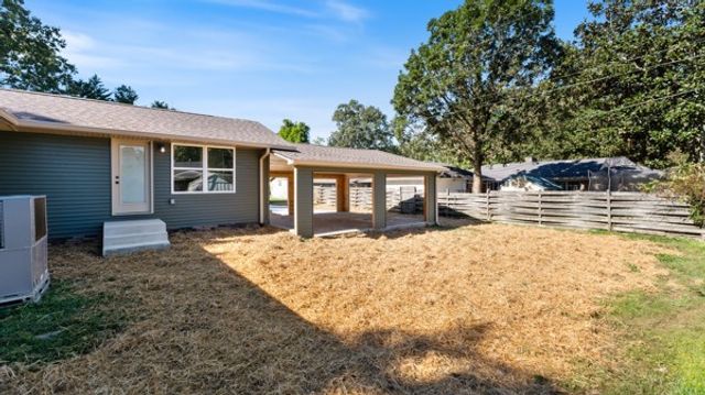 402 Edgewood Dr, Tullahoma, TN 37388