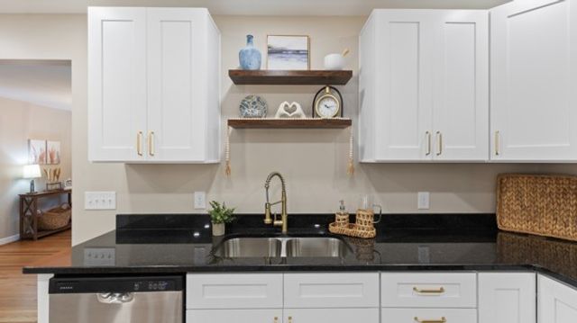 402 Edgewood Dr, Tullahoma, TN 37388