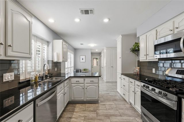 8931 Crazy Horse Trail, Houston, TX 77064