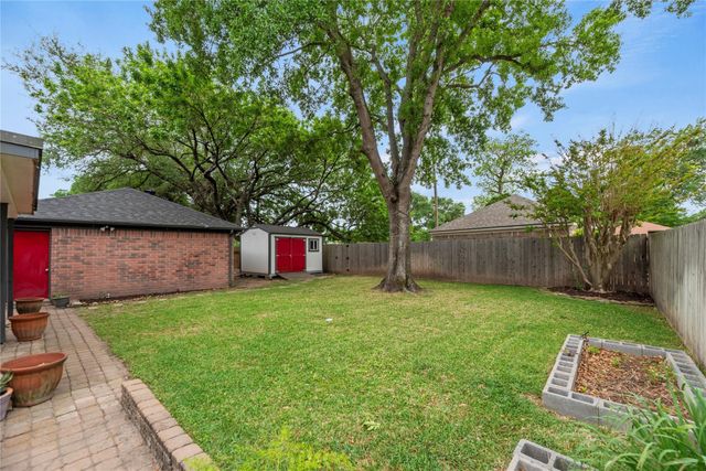 8931 Crazy Horse Trail, Houston, TX 77064