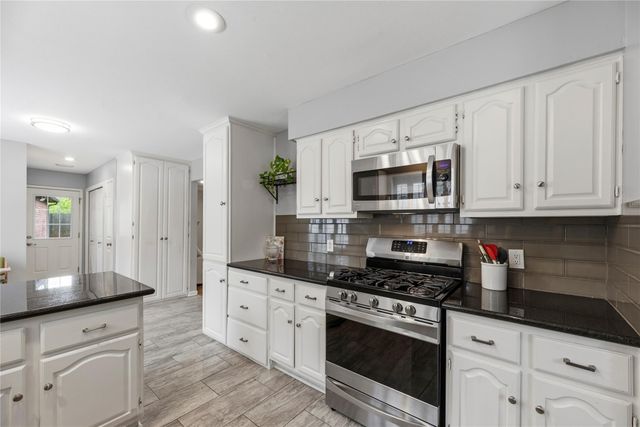 8931 Crazy Horse Trail, Houston, TX 77064