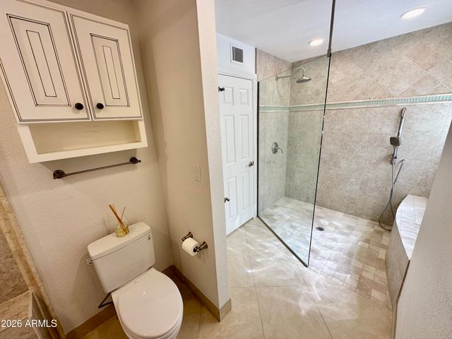 8084 E DEL LATON Drive, Scottsdale, AZ 85258