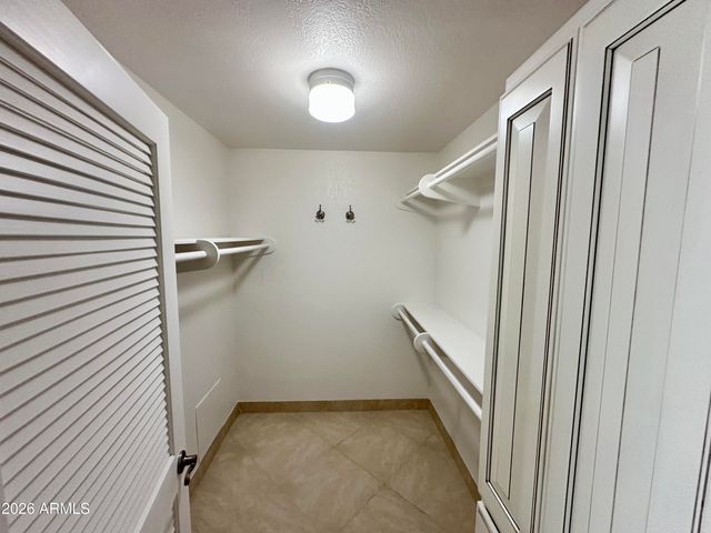 8084 E DEL LATON Drive, Scottsdale, AZ 85258