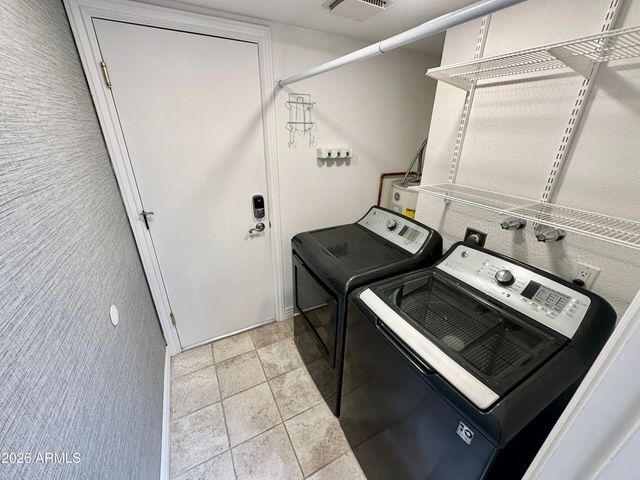 8084 E DEL LATON Drive, Scottsdale, AZ 85258
