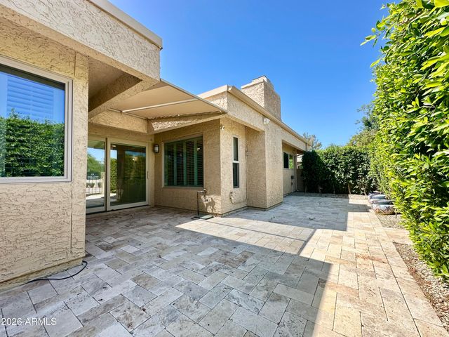 8084 E DEL LATON Drive, Scottsdale, AZ 85258