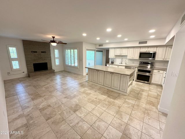 8084 E DEL LATON Drive, Scottsdale, AZ 85258