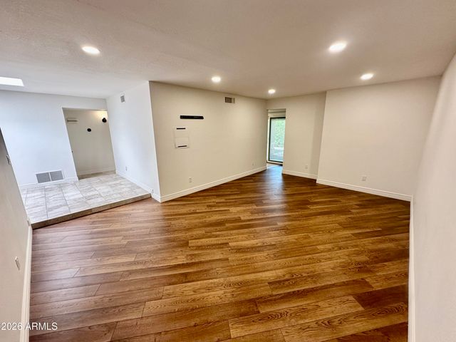 8084 E DEL LATON Drive, Scottsdale, AZ 85258