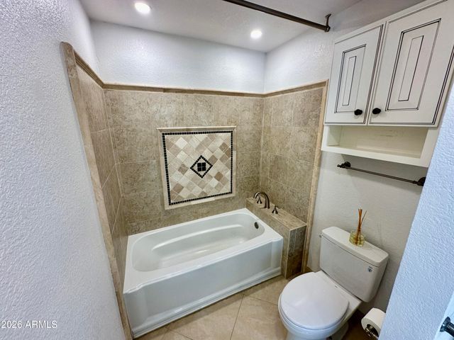 8084 E DEL LATON Drive, Scottsdale, AZ 85258