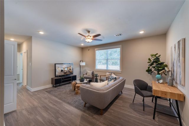 1720 Crestdale Drive 2106, Houston, TX 77080