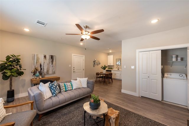 1720 Crestdale Drive 2106, Houston, TX 77080