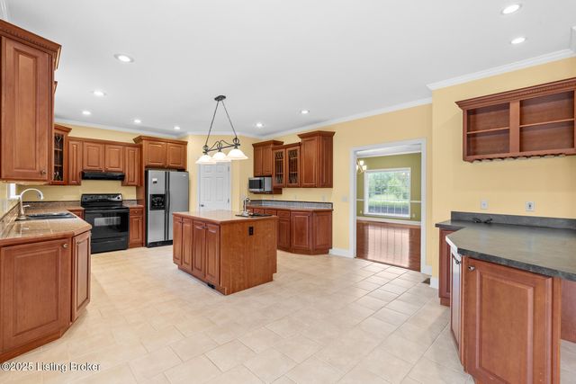 2110 Graefenburg Rd, Lawrenceburg, KY 40342