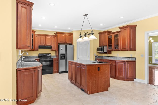 2110 Graefenburg Rd, Lawrenceburg, KY 40342