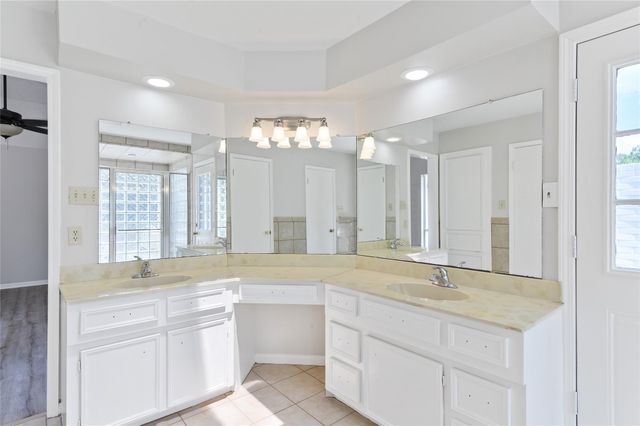 1022 Arrow Hill Road, Houston, TX 77077