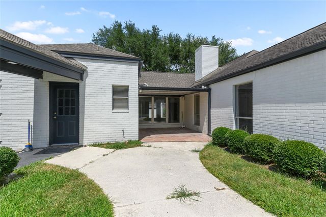 1022 Arrow Hill Road, Houston, TX 77077