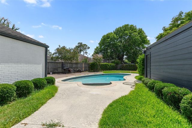 1022 Arrow Hill Road, Houston, TX 77077