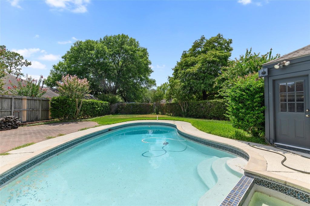 1022 Arrow Hill Road, Houston, TX 77077