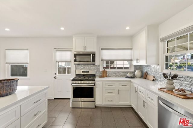 7667 Chisholm Avenue, Van Nuys (los Angeles), CA 91406