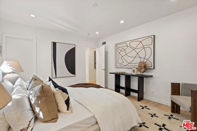 7667 Chisholm Avenue, Van Nuys (los Angeles), CA 91406