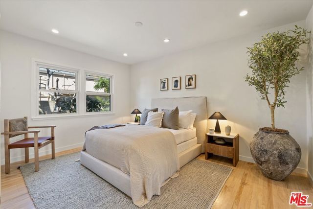 7667 Chisholm Avenue, Van Nuys (los Angeles), CA 91406