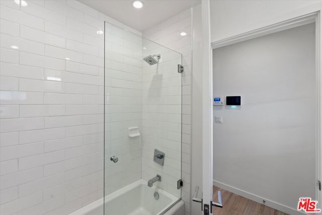 7667 Chisholm Avenue, Van Nuys (los Angeles), CA 91406