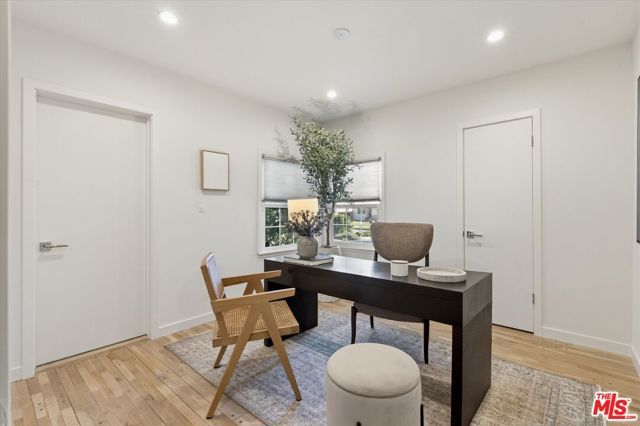 7667 Chisholm Avenue, Van Nuys (los Angeles), CA 91406