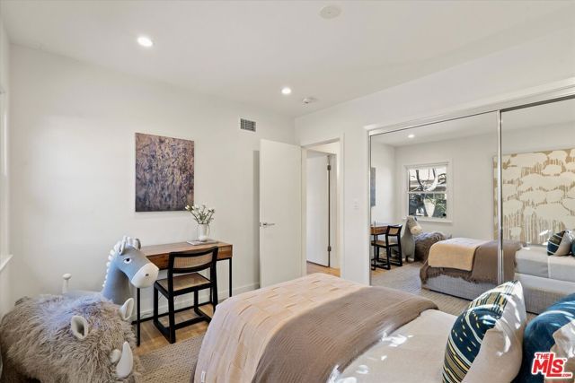 7667 Chisholm Avenue, Van Nuys (los Angeles), CA 91406