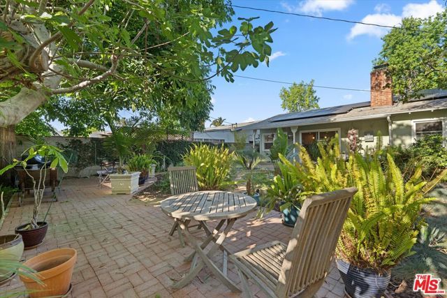 7667 Chisholm Avenue, Van Nuys (los Angeles), CA 91406