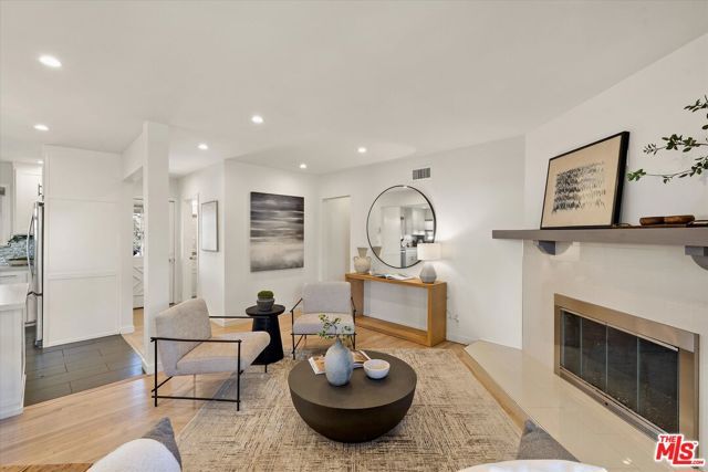 7667 Chisholm Avenue, Van Nuys (los Angeles), CA 91406