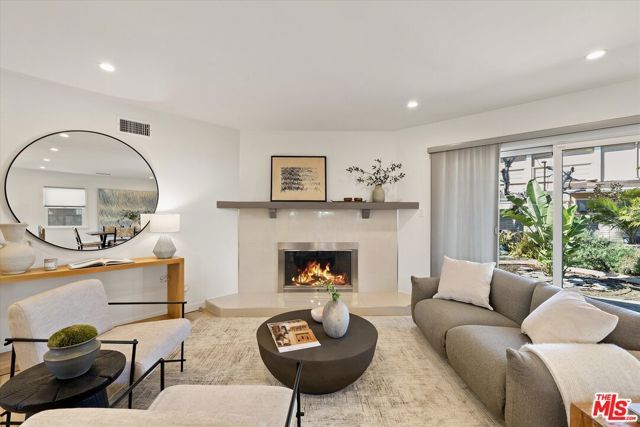 7667 Chisholm Avenue, Van Nuys (los Angeles), CA 91406