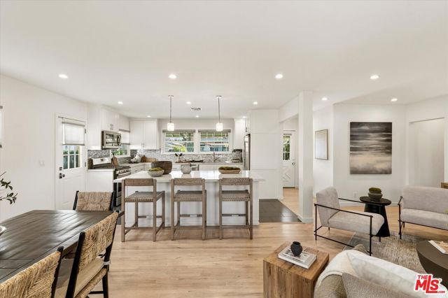 7667 Chisholm Avenue, Van Nuys (los Angeles), CA 91406