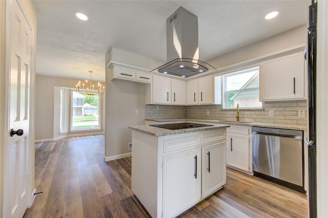 8206 Tiger Lane, Houston, TX 77040