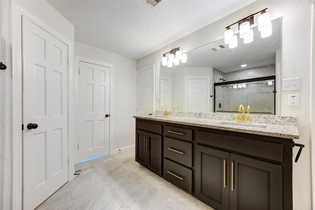 8206 Tiger Lane, Houston, TX 77040