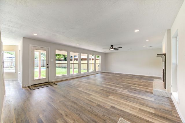 8206 Tiger Lane, Houston, TX 77040