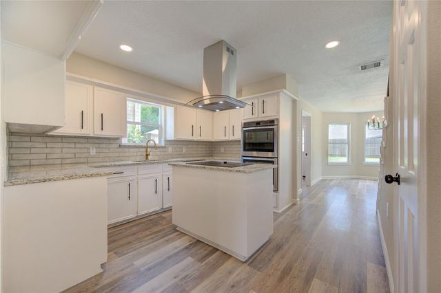 8206 Tiger Lane, Houston, TX 77040
