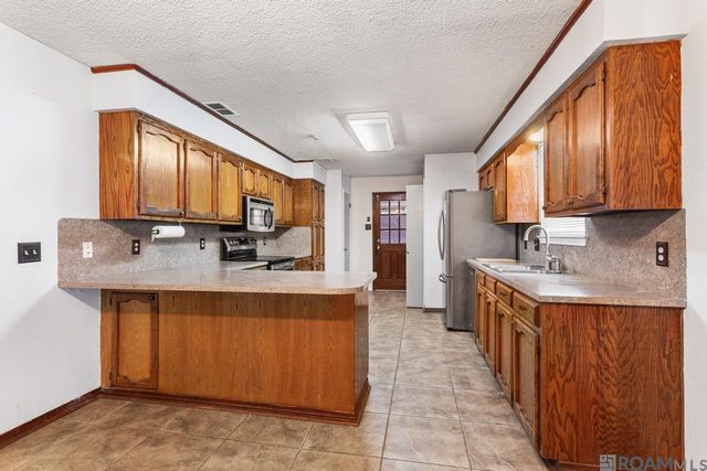 347 E Plains Port Hudson Rd, Zachary, LA 70791