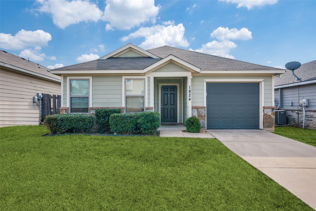 1824 Village Park Trail, Burleson, TX 76028