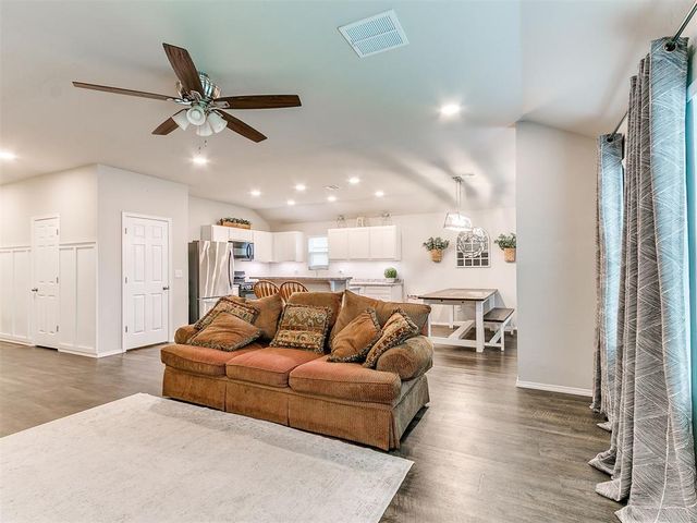 1512 Peridot Lane, Noble, OK 73068