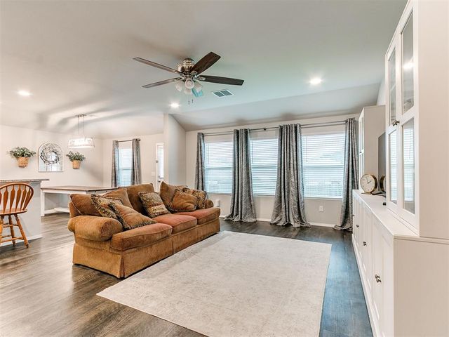 1512 Peridot Lane, Noble, OK 73068