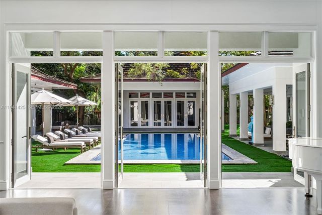 4100 Kiaora St, Miami, FL 33133