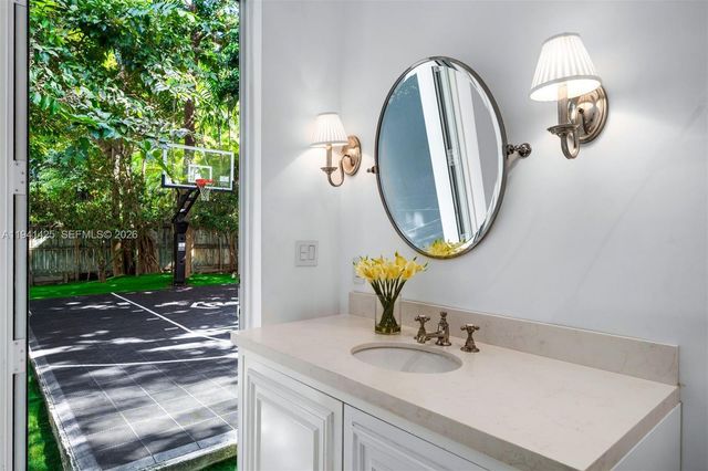 4100 Kiaora St, Miami, FL 33133