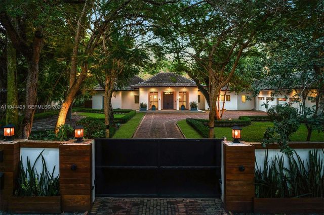 4100 Kiaora St, Miami, FL 33133