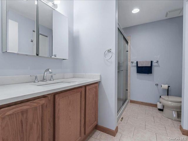 242 Maple Avenue 302, Westbury, NY 11590