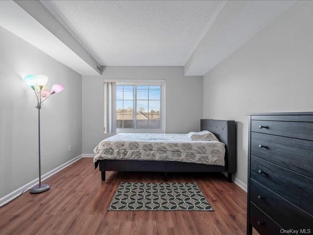 242 Maple Avenue 302, Westbury, NY 11590