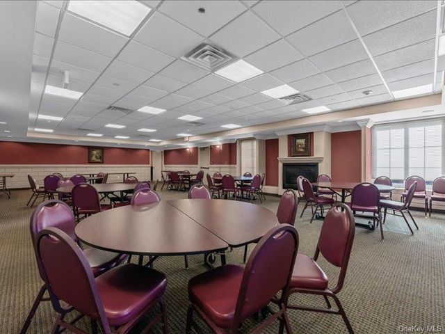 242 Maple Avenue 302, Westbury, NY 11590