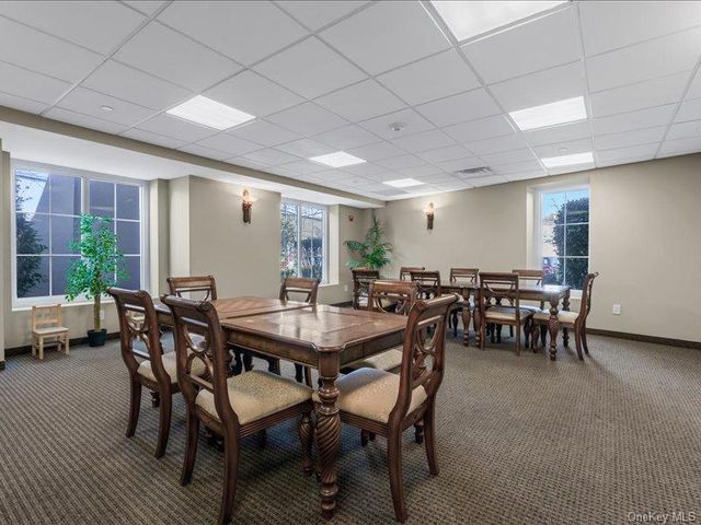 242 Maple Avenue 302, Westbury, NY 11590