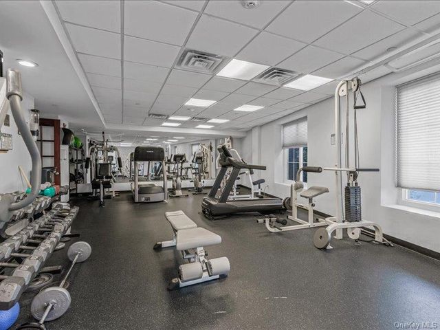 242 Maple Avenue 302, Westbury, NY 11590