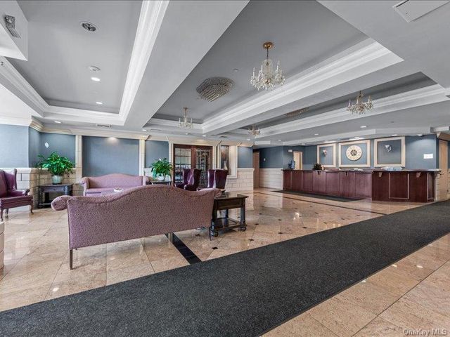 242 Maple Avenue 302, Westbury, NY 11590