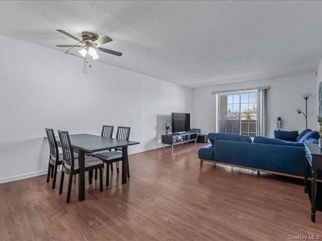 242 Maple Avenue 302, Westbury, NY 11590