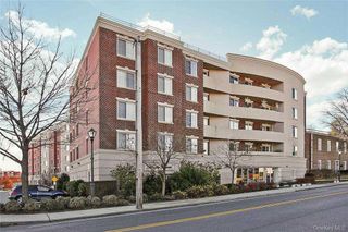 242 Maple Avenue 302, Westbury, NY 11590