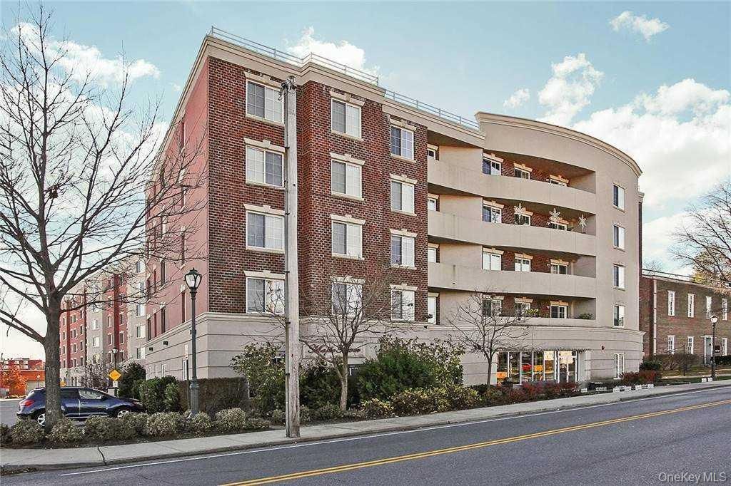 242 Maple Avenue 302, Westbury, NY 11590